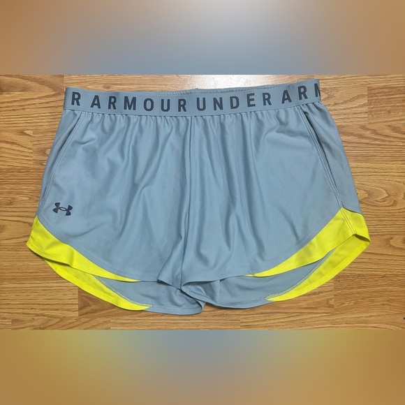 Women's Under Armour Shorts XL - Picture 1 of 3